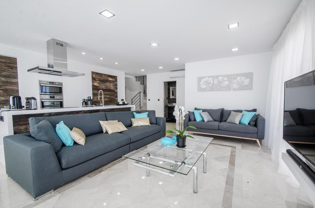 Appartamento Gorgeous 170 Sq.M. Penthouse With Sea View Terraces Benalmádena Esterno foto
