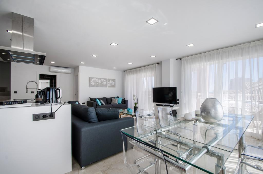 Appartamento Gorgeous 170 Sq.M. Penthouse With Sea View Terraces Benalmádena Esterno foto