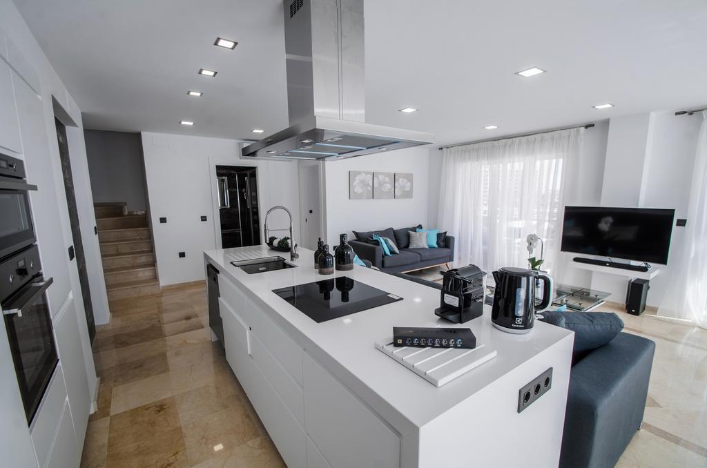 Appartamento Gorgeous 170 Sq.M. Penthouse With Sea View Terraces Benalmádena Esterno foto